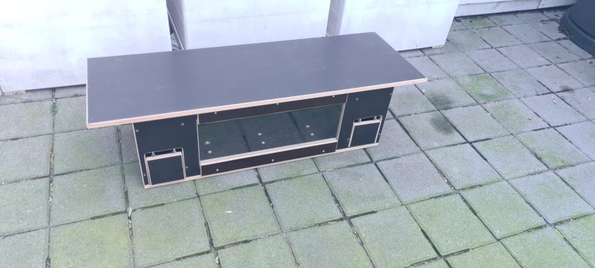Sichtscheibe, mit Rattenklappen